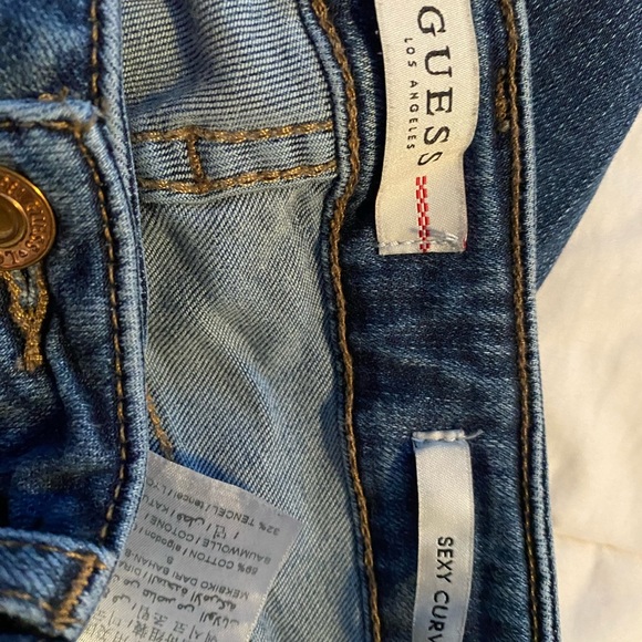 Skinny Guess Jeans​ - Picture 3 of 4